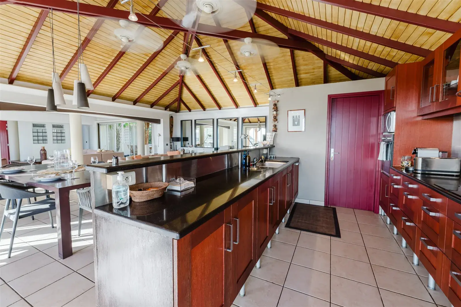 Fully equipped kitchen